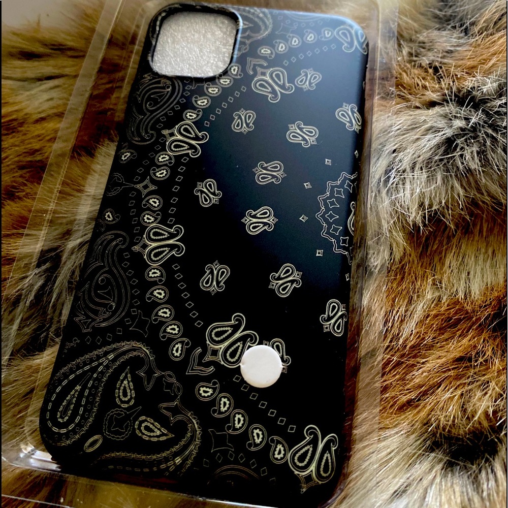 iPhone 11 case black bandanna print‼️